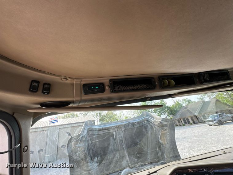 image for item DO0878 2007 International 9400i SBA flatbed truck with mud mixing system