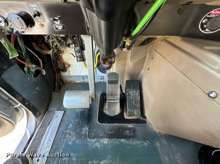 image for item DO0878 2007 International 9400i SBA flatbed truck with mud mixing system