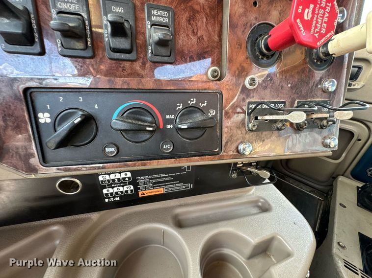 image for item DO0878 2007 International 9400i SBA flatbed truck with mud mixing system