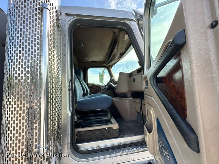 image for item DO0878 2007 International 9400i SBA flatbed truck with mud mixing system