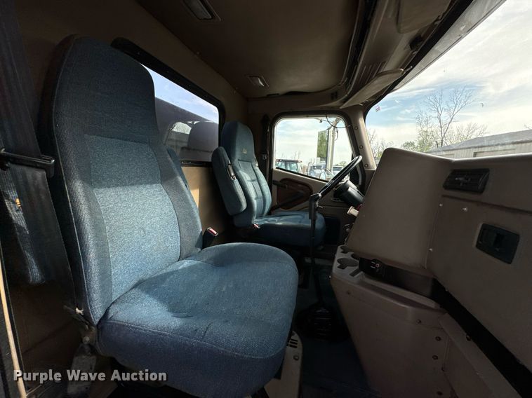 image for item DO0878 2007 International 9400i SBA flatbed truck with mud mixing system