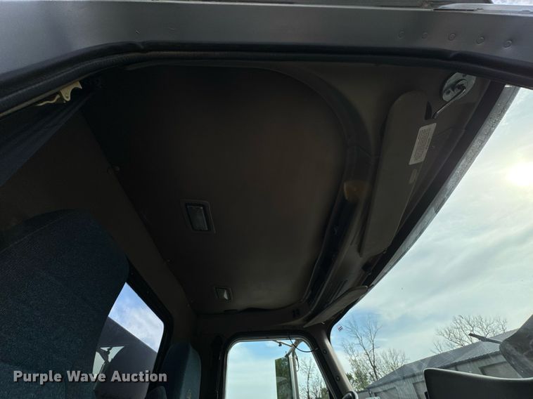 image for item DO0878 2007 International 9400i SBA flatbed truck with mud mixing system