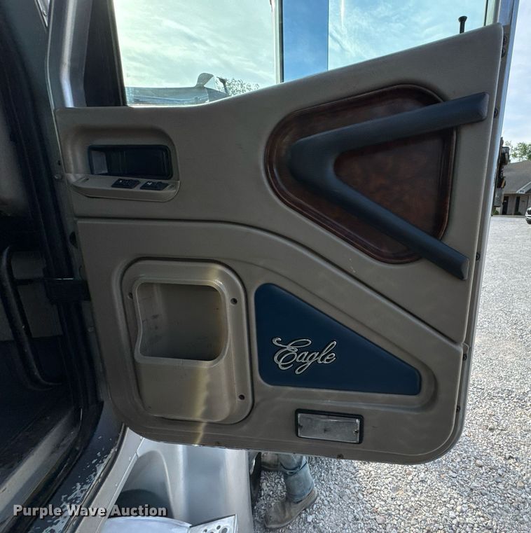 image for item DO0878 2007 International 9400i SBA flatbed truck with mud mixing system