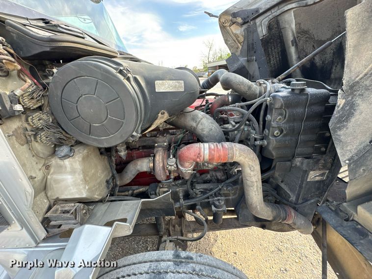 image for item DO0878 2007 International 9400i SBA flatbed truck with mud mixing system