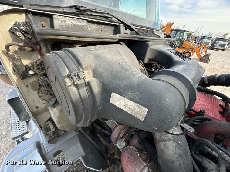 image for item DO0878 2007 International 9400i SBA flatbed truck with mud mixing system