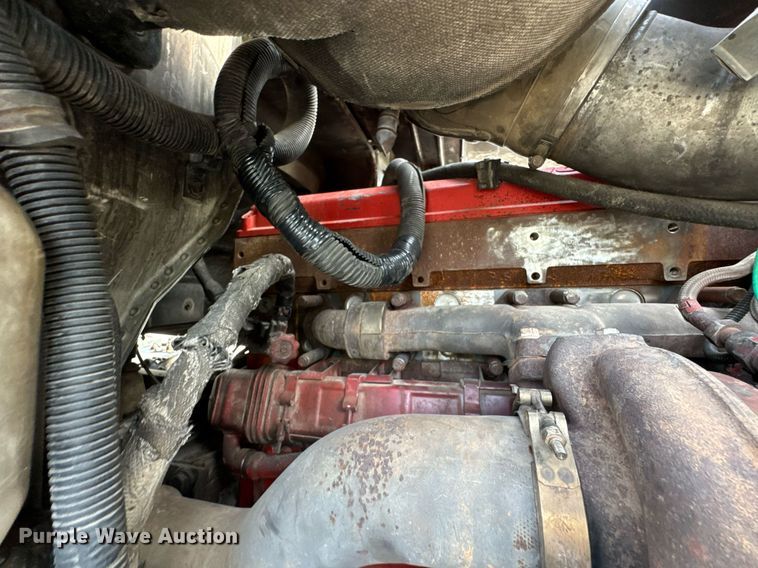 image for item DO0878 2007 International 9400i SBA flatbed truck with mud mixing system