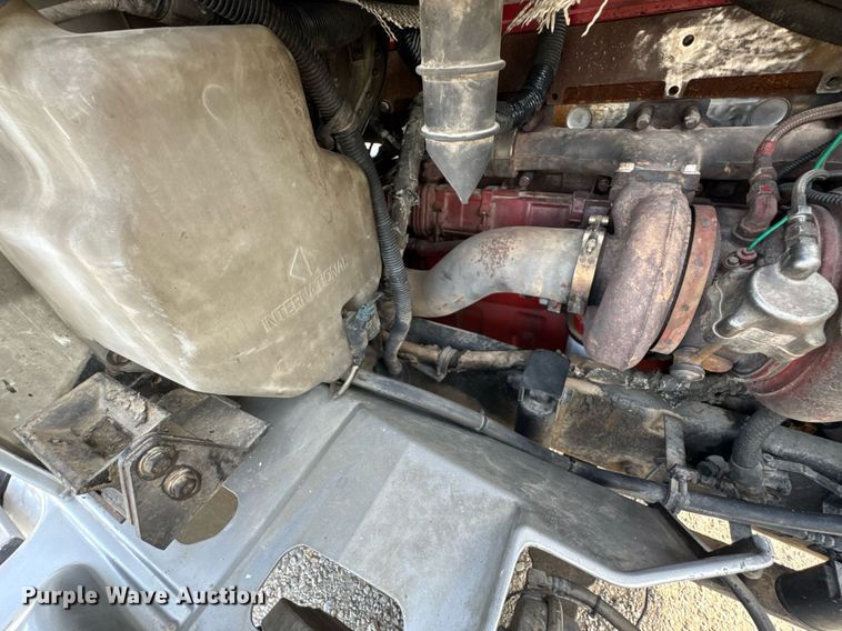 image for item DO0878 2007 International 9400i SBA flatbed truck with mud mixing system