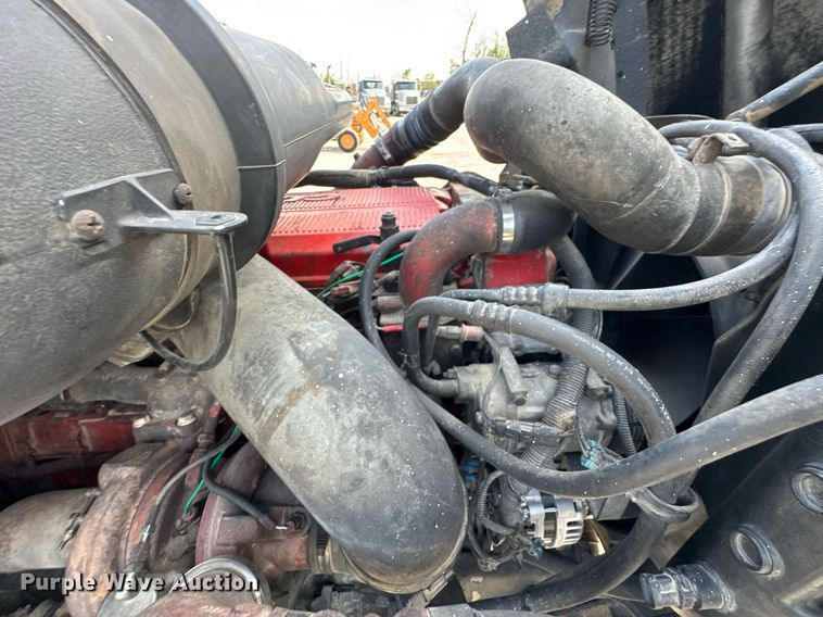 image for item DO0878 2007 International 9400i SBA flatbed truck with mud mixing system