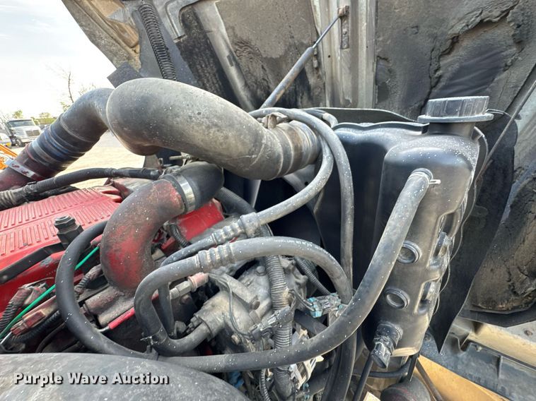 image for item DO0878 2007 International 9400i SBA flatbed truck with mud mixing system