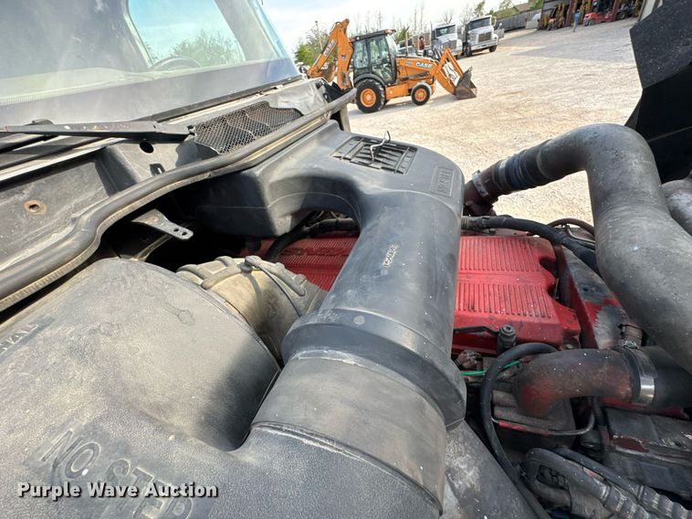 image for item DO0878 2007 International 9400i SBA flatbed truck with mud mixing system