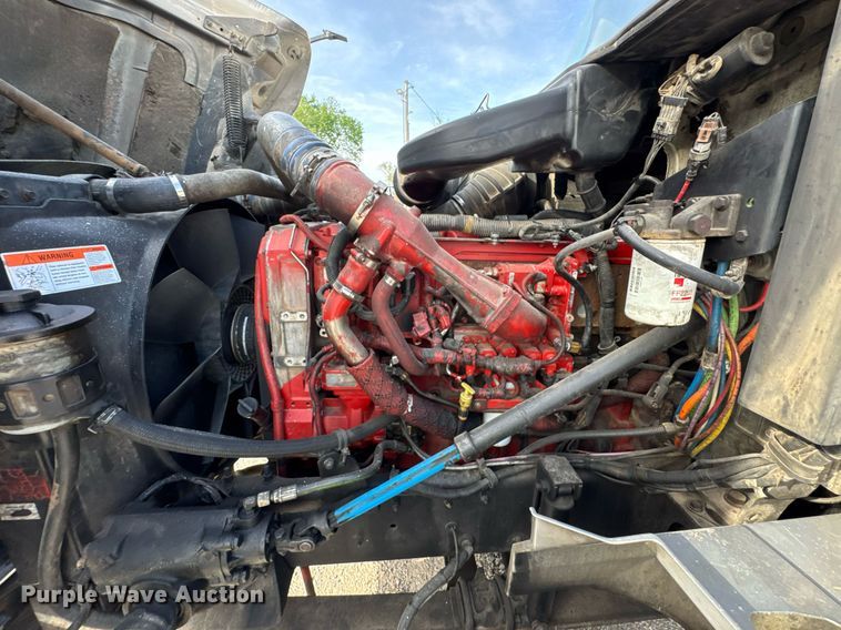 image for item DO0878 2007 International 9400i SBA flatbed truck with mud mixing system