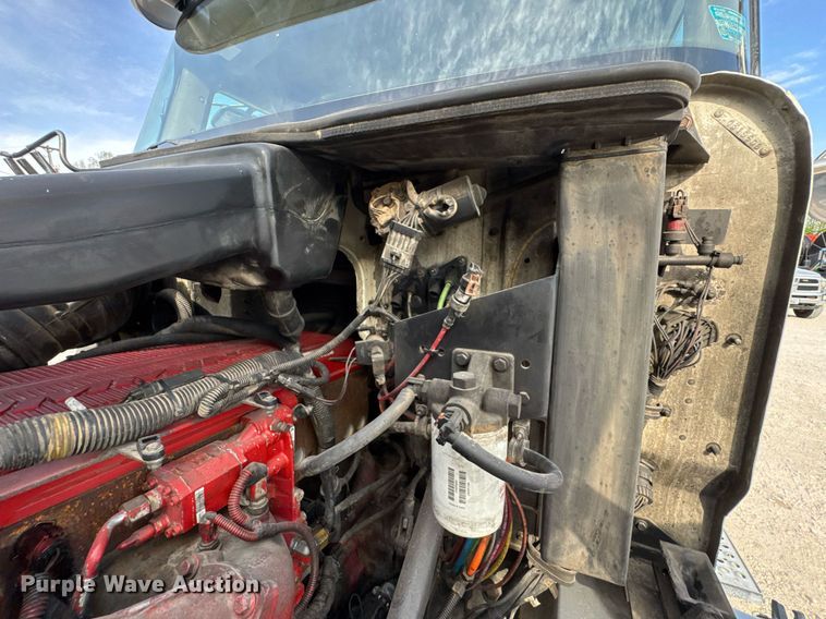 image for item DO0878 2007 International 9400i SBA flatbed truck with mud mixing system