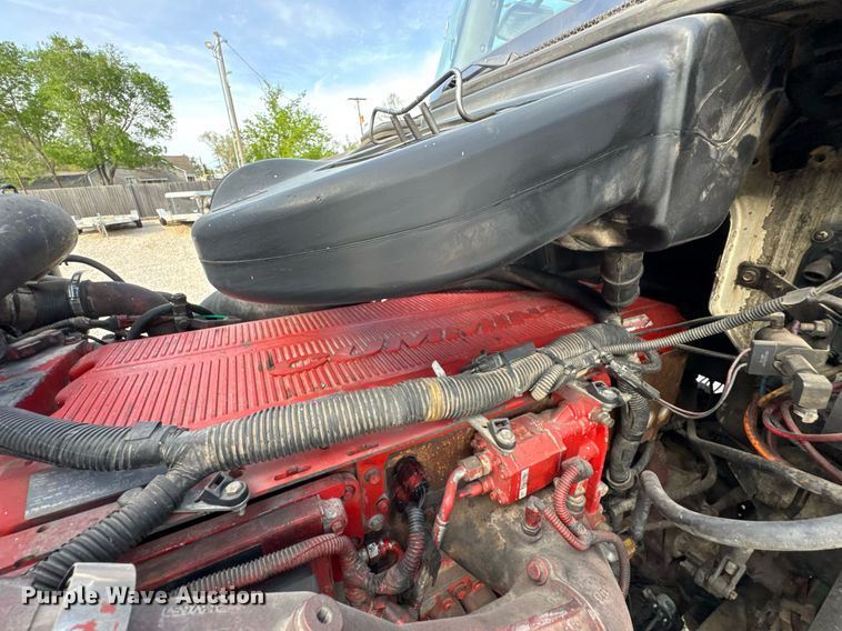 image for item DO0878 2007 International 9400i SBA flatbed truck with mud mixing system