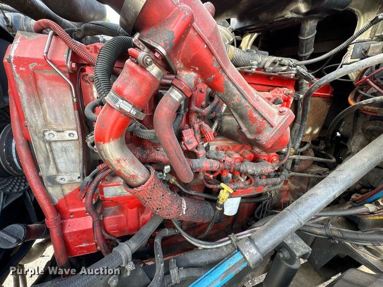 image for item DO0878 2007 International 9400i SBA flatbed truck with mud mixing system