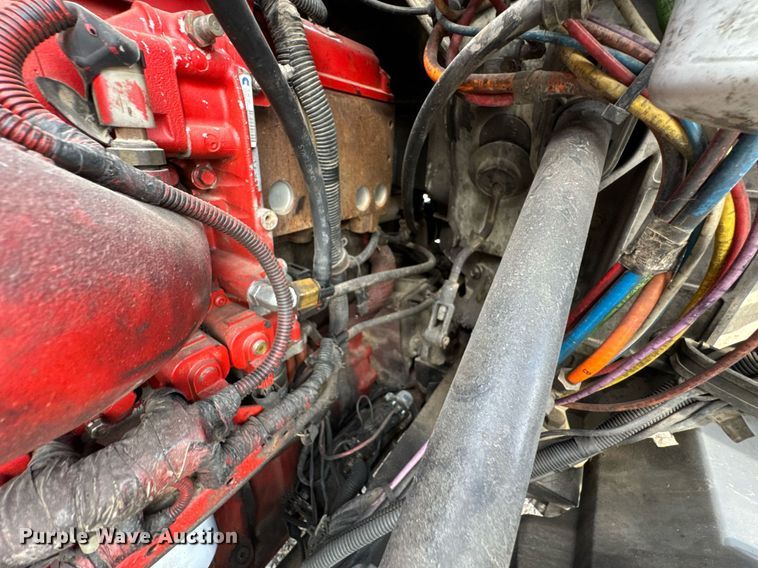 image for item DO0878 2007 International 9400i SBA flatbed truck with mud mixing system