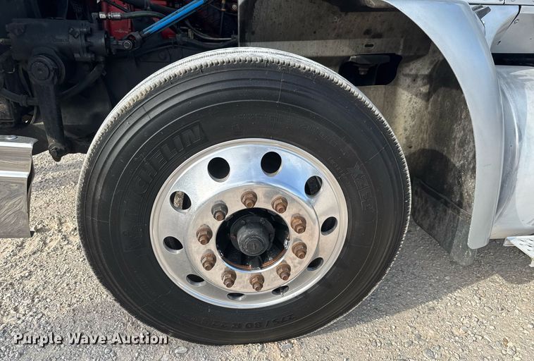 image for item DO0878 2007 International 9400i SBA flatbed truck with mud mixing system