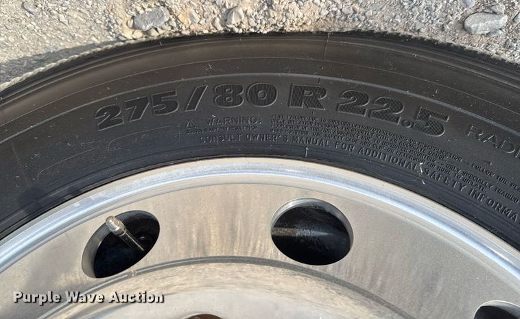 image for item DO0878 2007 International 9400i SBA flatbed truck with mud mixing system