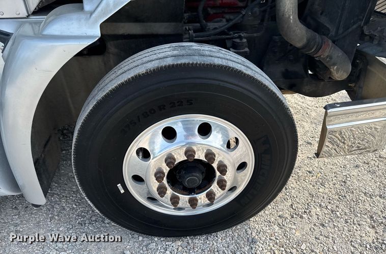 image for item DO0878 2007 International 9400i SBA flatbed truck with mud mixing system