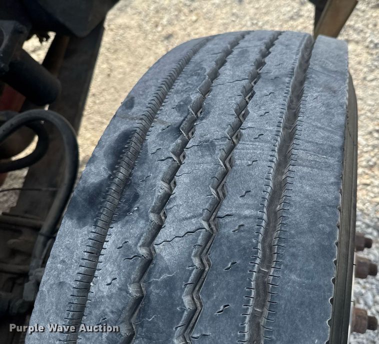 image for item DO0878 2007 International 9400i SBA flatbed truck with mud mixing system