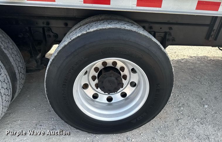 image for item DO0878 2007 International 9400i SBA flatbed truck with mud mixing system