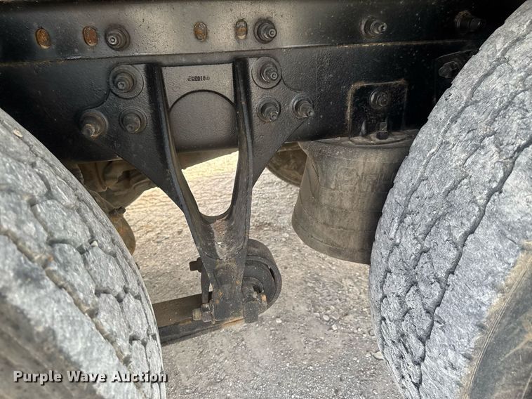 image for item DO0878 2007 International 9400i SBA flatbed truck with mud mixing system