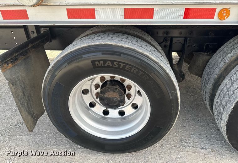 image for item DO0878 2007 International 9400i SBA flatbed truck with mud mixing system