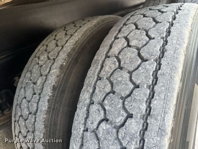 image for item DO0878 2007 International 9400i SBA flatbed truck with mud mixing system