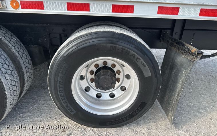 image for item DO0878 2007 International 9400i SBA flatbed truck with mud mixing system