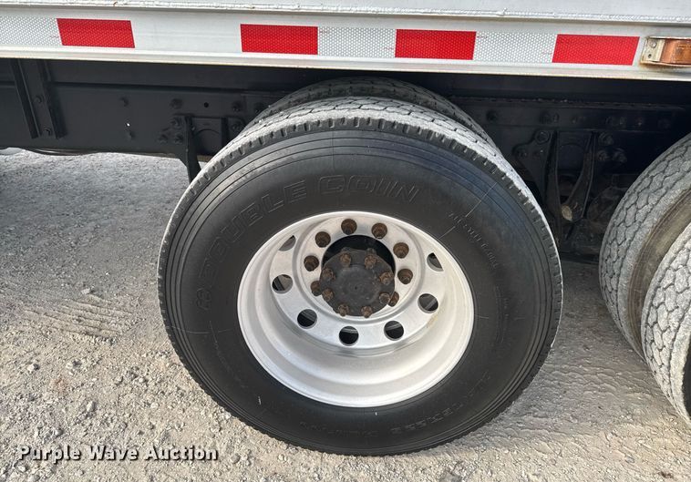 image for item DO0878 2007 International 9400i SBA flatbed truck with mud mixing system