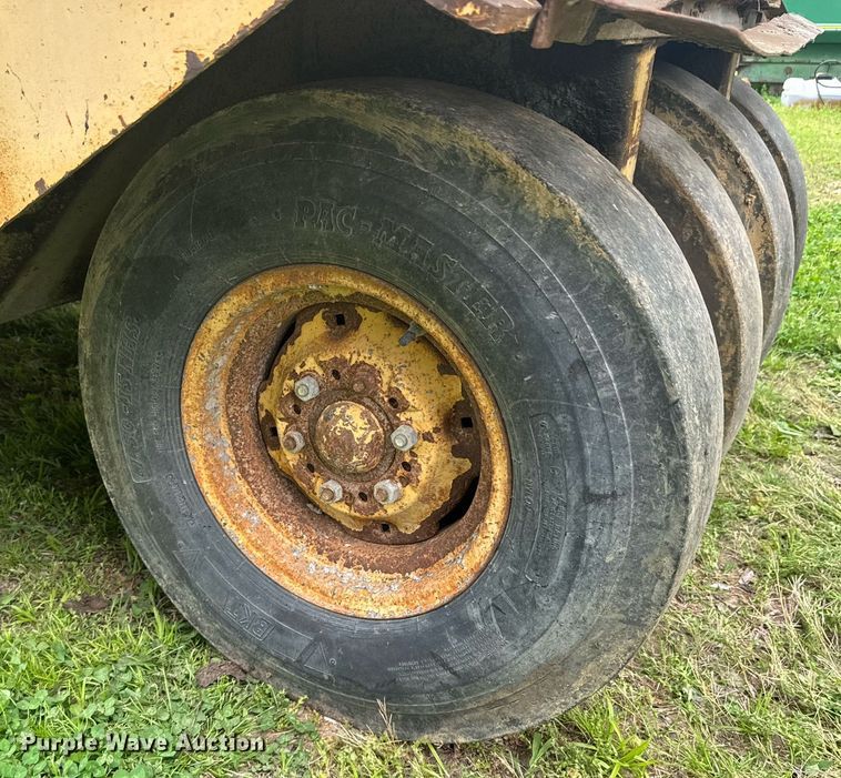 image for item DO0922 Bomag BW9R pneumatic roller