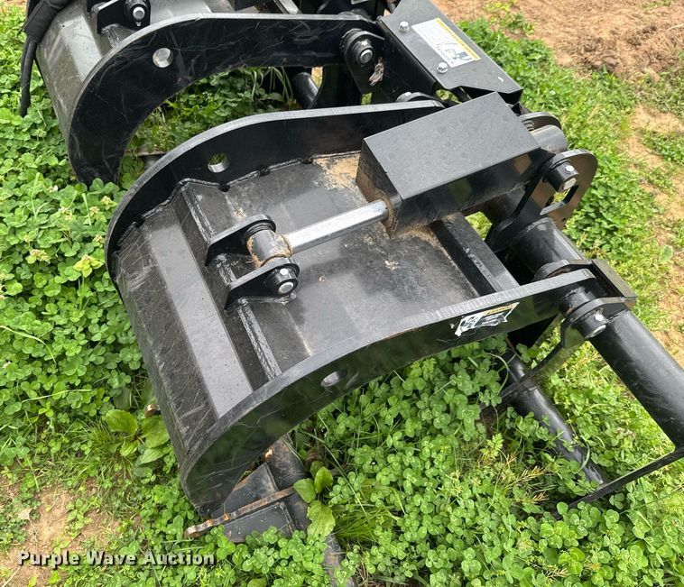 image for item DO0925 Terra Force YRG074 skid steer grapple bucket