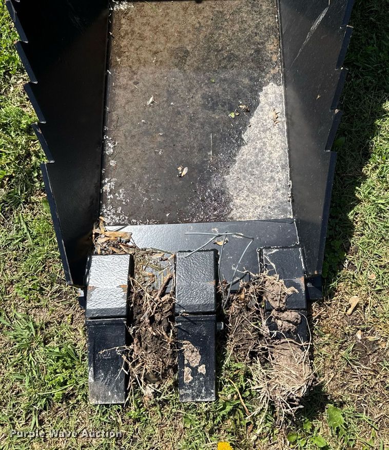 image for item DO0936 Titan skid steer stump bucket