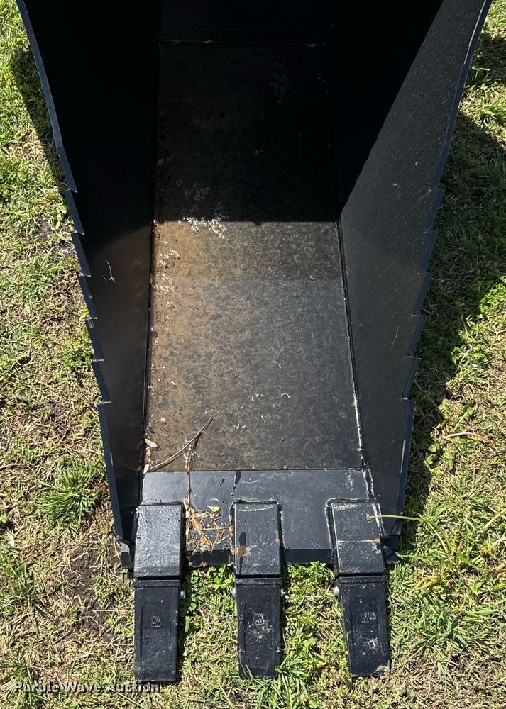 image for item DO0937 Titan skid steer stump bucket
