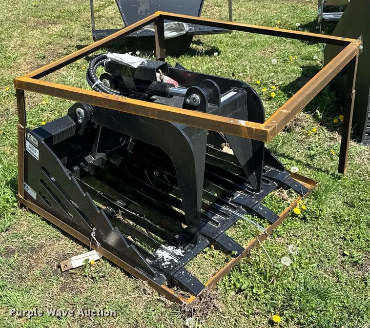 image for item DO0938 Titan skid steer grapple bucket