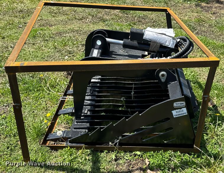 image for item DO0938 Titan skid steer grapple bucket