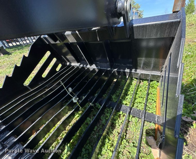 image for item DO0938 Titan skid steer grapple bucket