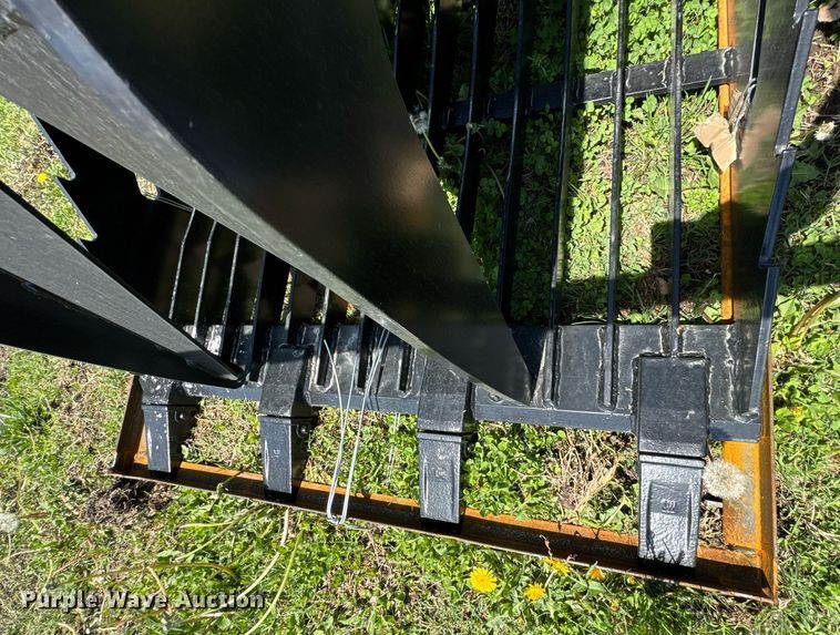 image for item DO0938 Titan skid steer grapple bucket