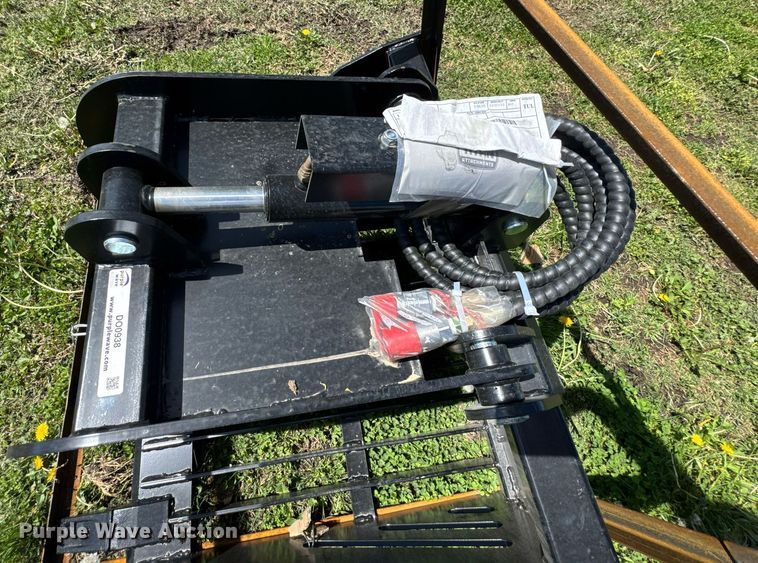 image for item DO0938 Titan skid steer grapple bucket