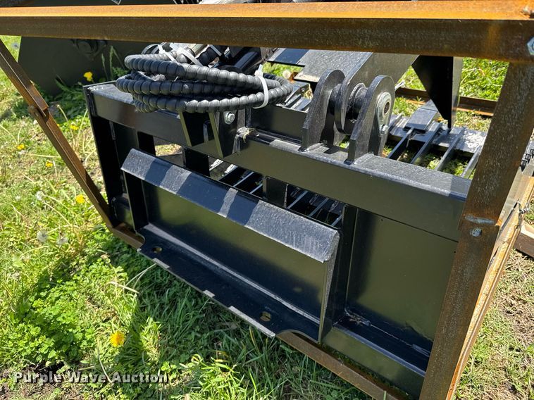 image for item DO0938 Titan skid steer grapple bucket