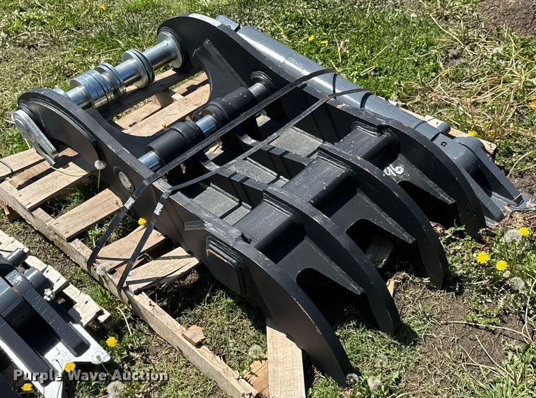 image for item DO0940 Caterpillar hydraulic thumb