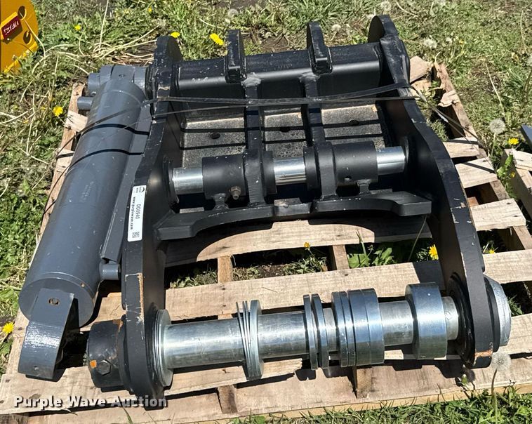 image for item DO0940 Caterpillar hydraulic thumb