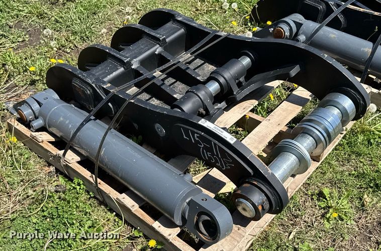 image for item DO0940 Caterpillar hydraulic thumb