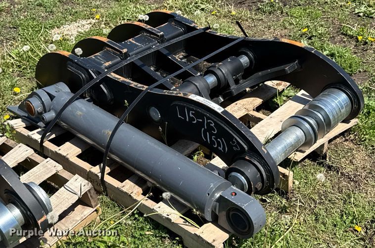 image for item DO0941 Caterpillar hydraulic thumb