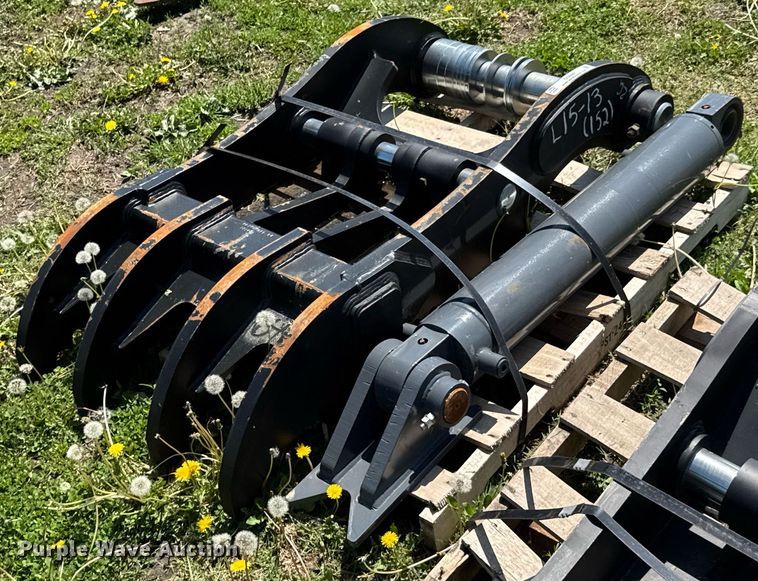 image for item DO0941 Caterpillar hydraulic thumb