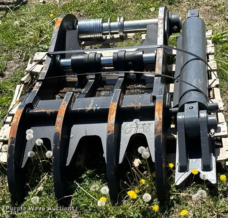 image for item DO0941 Caterpillar hydraulic thumb