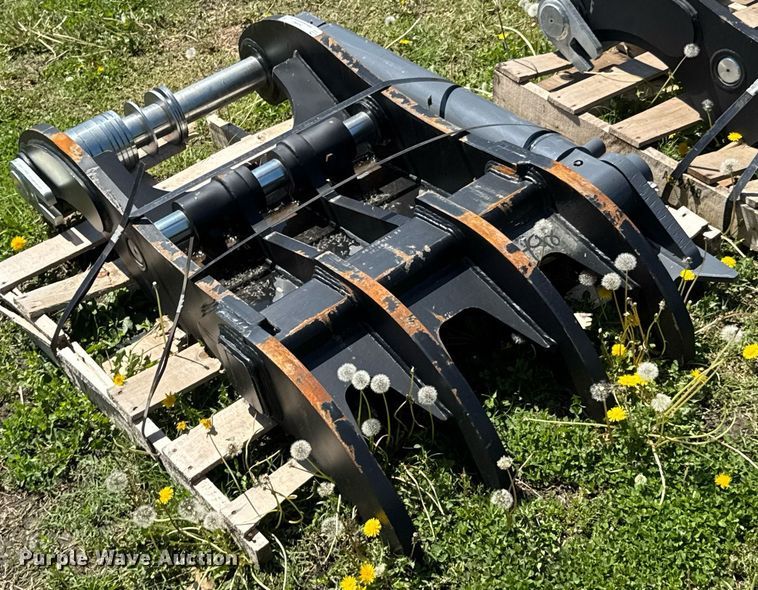 image for item DO0941 Caterpillar hydraulic thumb