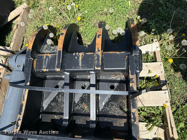 image for item DO0941 Caterpillar hydraulic thumb