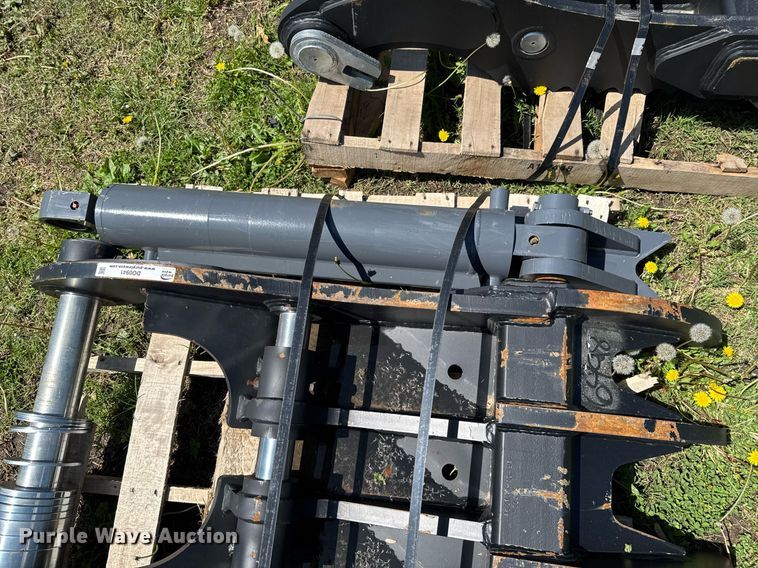 image for item DO0941 Caterpillar hydraulic thumb