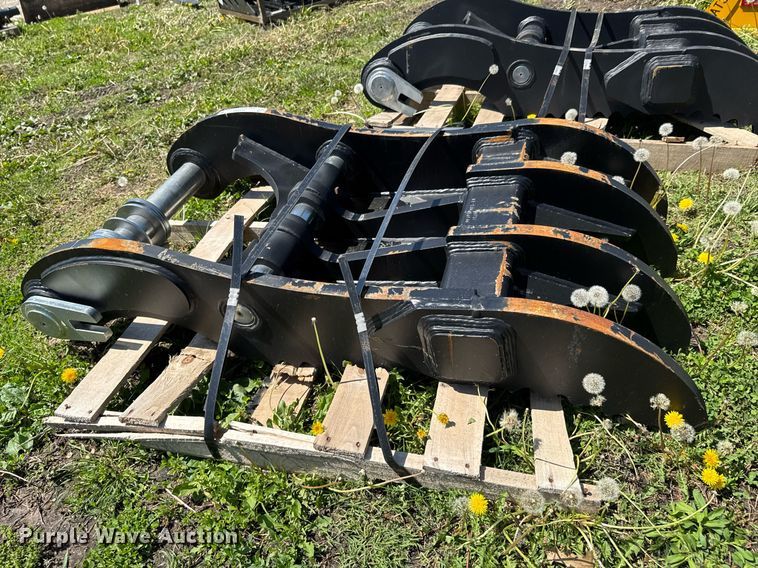 image for item DO0941 Caterpillar hydraulic thumb