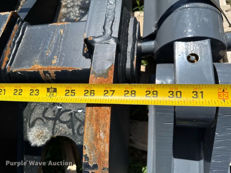 image for item DO0941 Caterpillar hydraulic thumb